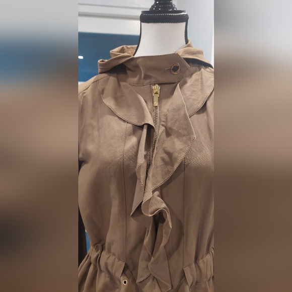Tory Burch Tan Ruffle Front Trench Coat - Picture 2 of 10